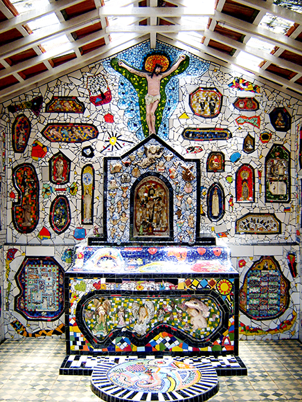 Interior capela Casa do Mosaico_São Bento do Sapucaí